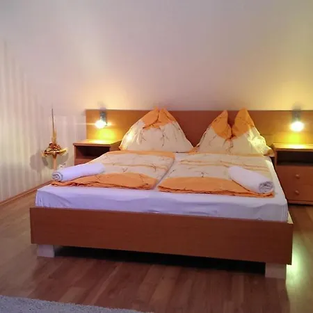 Yellow House 블로톤퓌레드