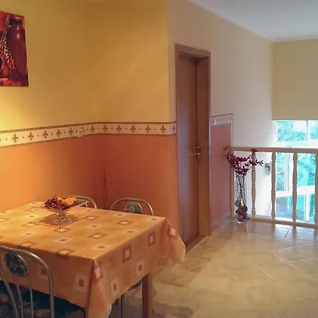 아파트 Yellow House *